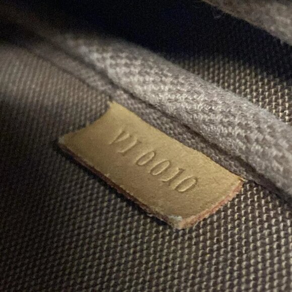 LOUIS VUITTON Pochette AccessoiresMonogram -  Handbag 562-061525 - Picture 9 of 10